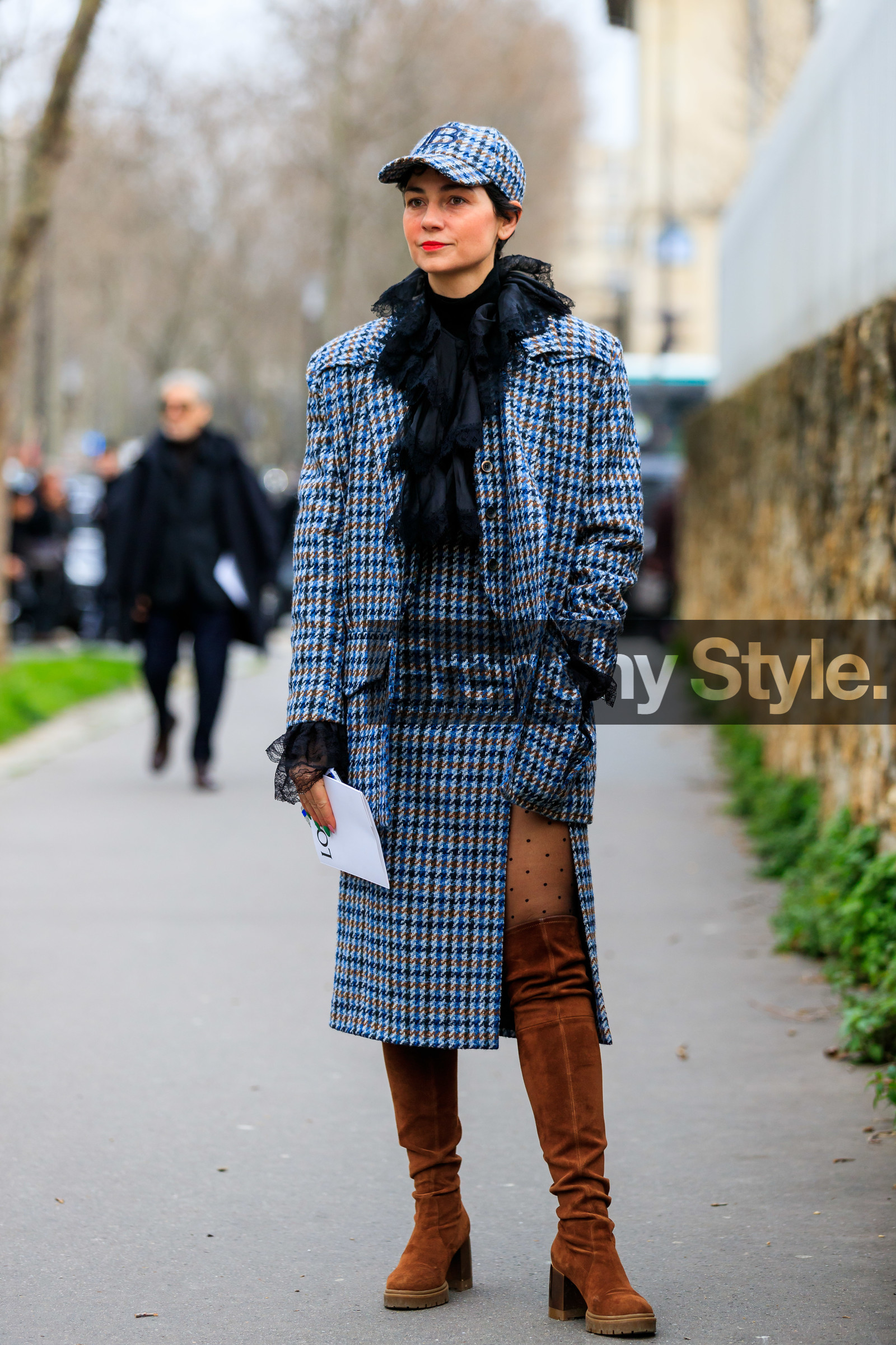 eva geraldine fontanelli, checked dress, checked jacket, checked hat, checked cap, blue dress, blue jacket, blue cap, houndstooth printed dress, houndstooth printed jacket, houndstooth printed cap, black blouse, ruffle blouse, lace blouse, camel suede boots, high boots, plumetis tights, fashion week, frenchystyle, FW, jonathan paciullo, street style, PFW, PARIS, AUTUMN WINTER 2020-2021, FALL WINTER 2020-2021, FW 20-21, vertical, full length