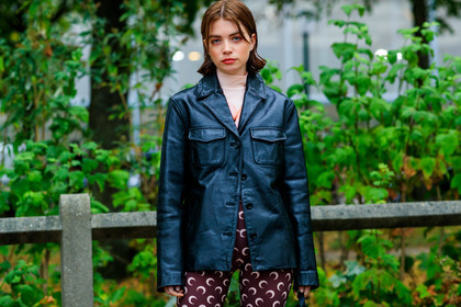 molly and reese blustein, black leather jacket, light pink top, turtleneck top, marine serre pants, burgundy pants, monogrammed pants, tight pants, fashion week, frenchystyle, FW, jonathan paciullo, street style, SPRING SUMMER 2020, SS 20, PFW, PARIS, horizontal, atmosphere details, detail