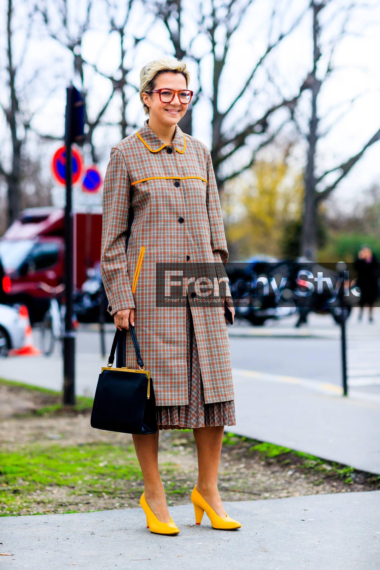 AUTUMN WINTER 2017-2018, AW 17-18, black bag, brown jacket, checked jacket, FALL WINTER 2017-2018, fashion week, frenchystyle, full length, FW, FW 17-18, graphic jacket, high heels, jonathan paciullo, leather bag, leather shoes, PARIS, PFW, plaid, printed jacket, street style, tartan, vertical, yellow shoes