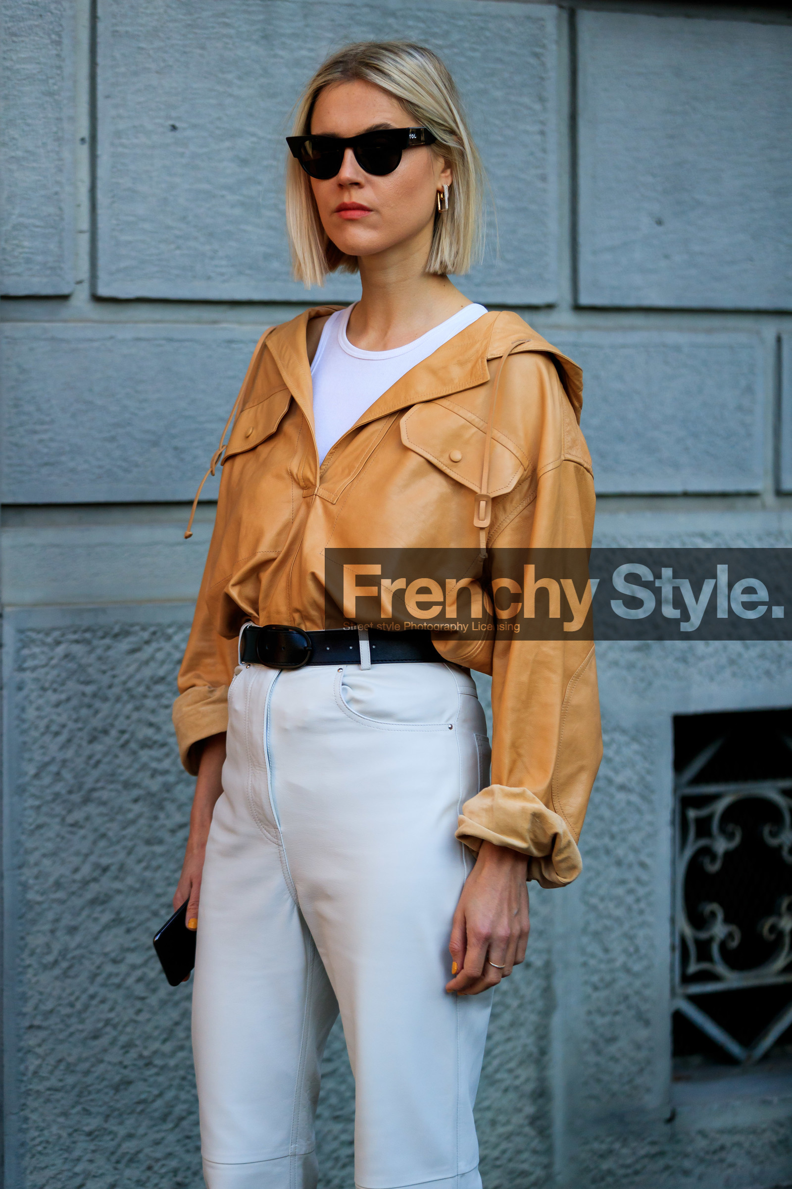 linda tol, tol sunglasses, beige leather top, beige hoodie, white leather pants, black leather belt, diamond earrings, square shape earrings, white t-shirt, sleeveless t-shirt, fashion week, frenchystyle, FW, jonathan paciullo, street style, MFW, MILAN, AUTUMN WINTER 2020-2021, FALL WINTER 2020-2021, FW 20-21, vertical, atmosphere details, detail