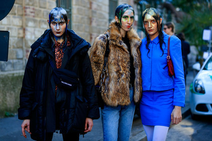 model, glitter face, glitter hair, make up, make up details, hair details, strassed make up, blue jacket, blue skirt, white tights, red leather bag, shoulder bag, beige coat, fur coat, orange eyeshadow, green eyeliner, green eyeshadows, black coat, down jacket, balenciaga bag, crossbody bag, belt bag, blue eyeshadows, blue eyeliner, fashion week, frenchystyle, FW, jonathan paciullo, street style, MFW, MILAN, AUTUMN WINTER 2020-2021, FALL WINTER 2020-2021, FW 20-21, horizontal, atmosphere details, detail