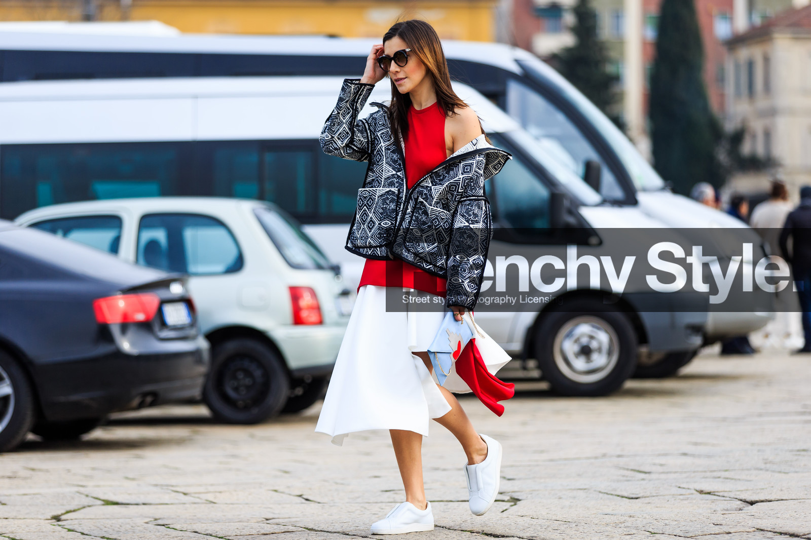 asymetric, atmosphere details, AUTUMN WINTER 2016-2017, AW 16-17, black, black and white, black jacket, blue clutch, FALL WINTER 2016-2017, fashion week, frenchystyle, full length, FW, FW 16-17, graphic jacket, horizontal, jonathan paciullo, leather clutch, leather sneakers, LFW, LONDON, long skirt, MENSWEAR, printed clutch, printed jacket, red, red top, street style, sunglasses, white, white skirt, white sneakers