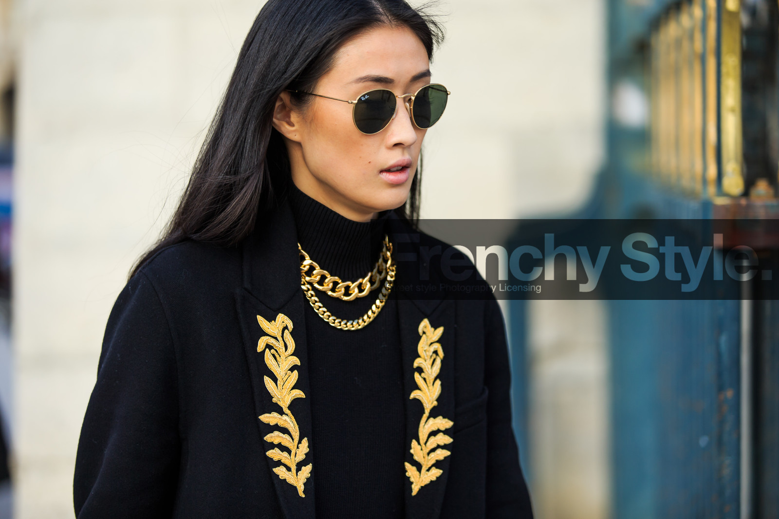 atmosphere details, AUTUMN WINTER 2016-2017, AW 16-17, black coat, black sweater, detail, embroideries, FALL WINTER 2016-2017, fashion week, frenchystyle, FW, FW 16-17, golden jewelry, horizontal, jonathan paciullo, necklace, PARIS, PFW, ray ban, street style, sunglasses, turtleneck sweater