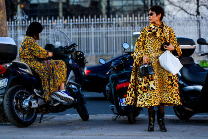 animal print, black bag, black shoes, graphic dress, graphic jacket, high boots, high heels, leather bag, leather shoes, leopard, printed dress, printed jacket, sunglasses, transparent bag, varnished leather shoes, white bag, yellow coat, PARIS, PFW, street style, jonathan paciullo, FW, frenchystyle, fashion week, AUTUMN WINTER 2019-2020, AW 19-20, FALL WINTER 2019-2020, FW 19-20, horizontal, atmosphere details, full length