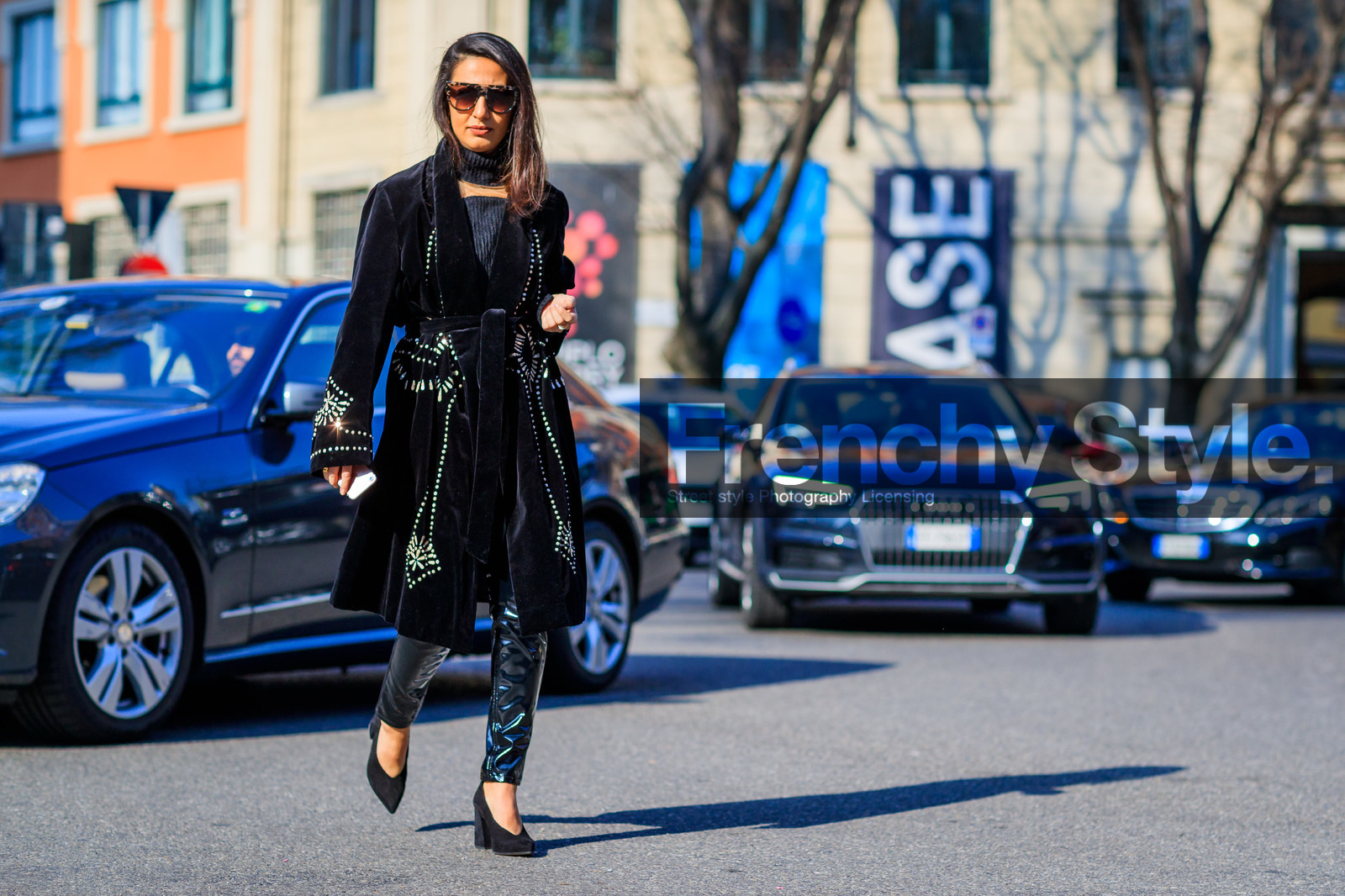atmosphere details, AUTUMN WINTER 2017-2018, AW 17-18, black coat, black pants, black scarf, black shoes, FALL WINTER 2017-2018, fashion week, frenchystyle, full length, FW, FW 17-18, high heels, horizontal, jonathan paciullo, leather pants, leather shoes, MFW, MILAN, nausheen shah, street style, sunglasses, tone on tone, total look black, trousers, varnished leather, vinyl