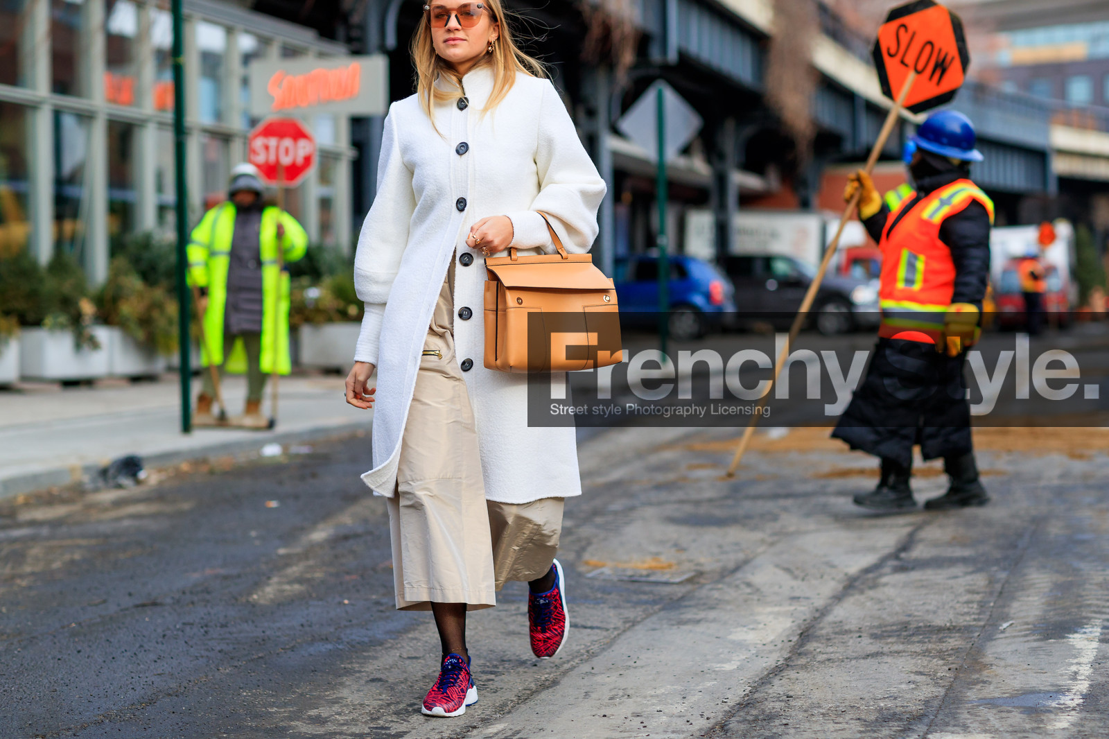 atmosphere details, AUTUMN WINTER 2017-2018, AW 17-18, beige pants, camel bag, detail, FALL WINTER 2017-2018, fashion week, frenchystyle, FW, FW 17-18, horizontal, jonathan paciullo, leather bag, NEW YORK, nina suess, NYFW, pink sneakers, street style, sunglasses, trousers, white coat