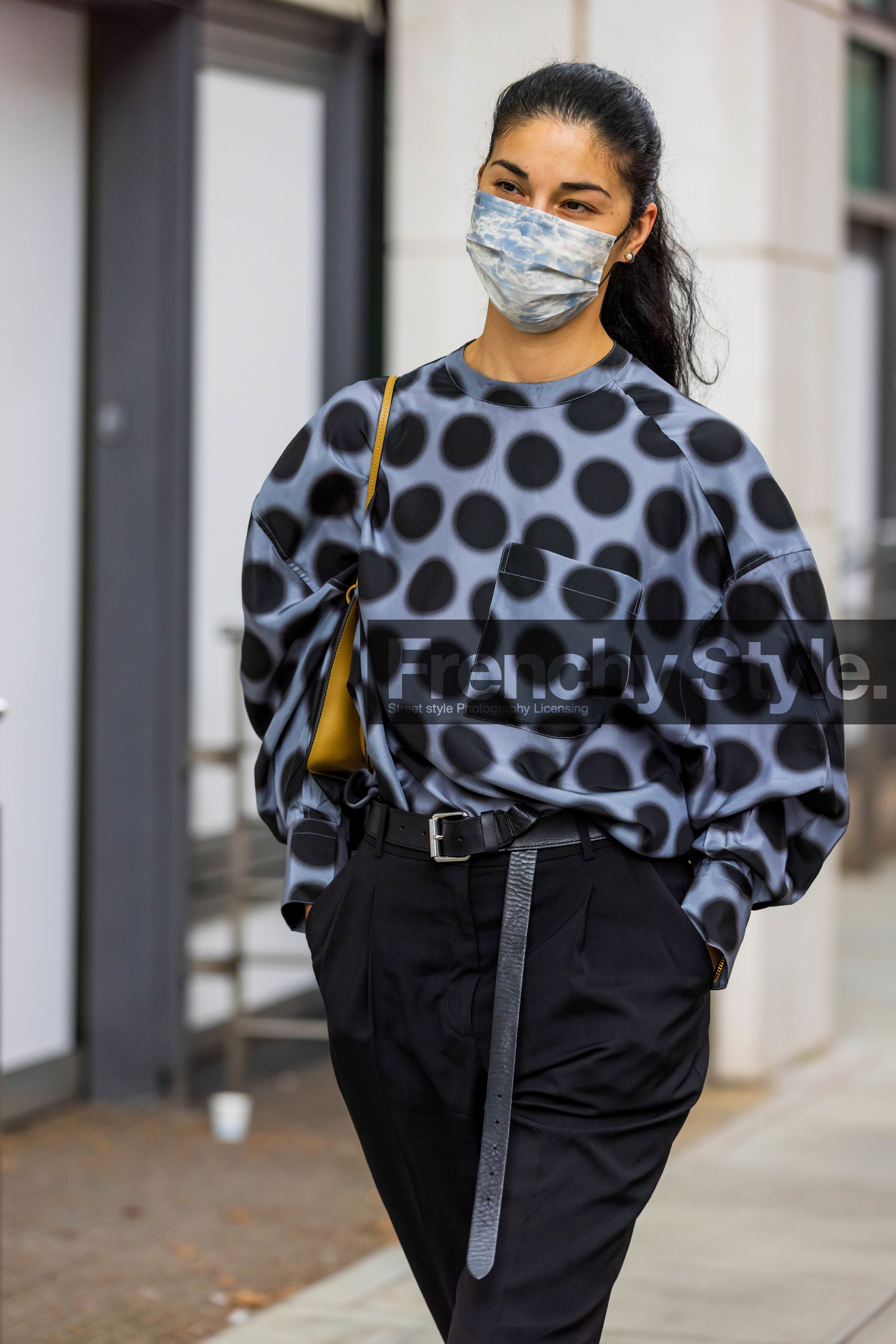 Caroline Issa, print, top, shirt, belt, black, trousers, DOT, fashion week, frenchystyle, FW, jonathan paciullo, street style, SPRING SUMMER 2022, SS 22, LFW, LONDON, vertical, atmosphere details, detail