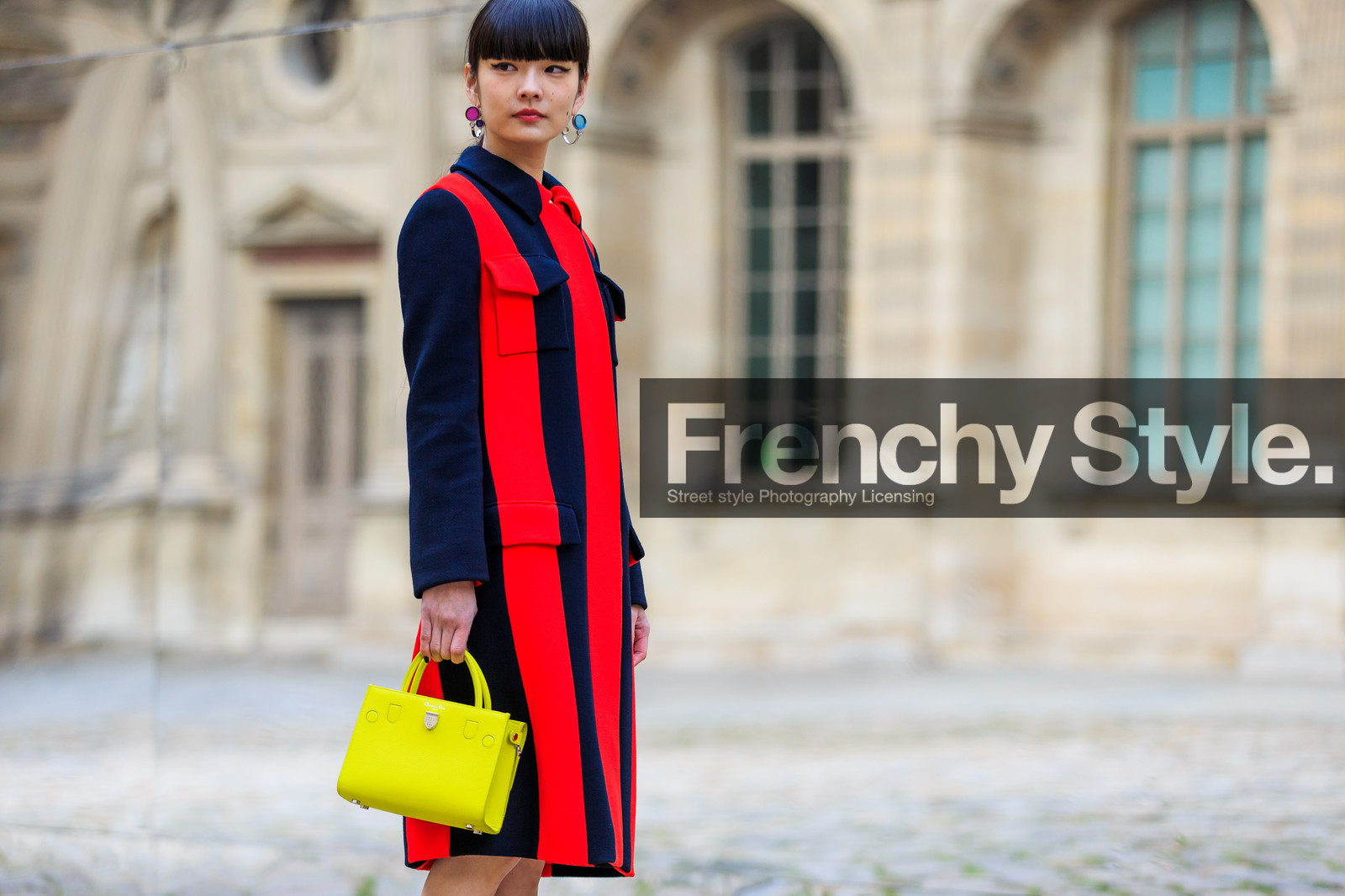 atmosphere details, AUTUMN WINTER 2016-2017, AW 16-17, christian dior, detail, FALL WINTER 2016-2017, fashion week, frenchystyle, FW, FW 16-17, graphic coat, horizontal, jonathan paciullo, kozue akimoto, leather bag, PARIS, PFW, printed coat, red coat, street style, striped coat, yellow bag