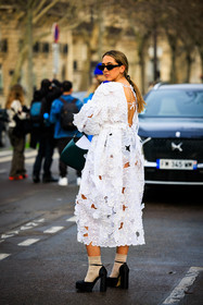 white dress, back details, english embroideries dress, pony tail, black sunglasses, black handbag, platform heels, open back cut dress, black heels, street style, jonathan paciullo, FW, frenchystyle, fashion week, AUTUMN WINTER 2022-2023, FALL WINTER 2022_2023, FW 22-23, PFW, PARIS, full length, vertical