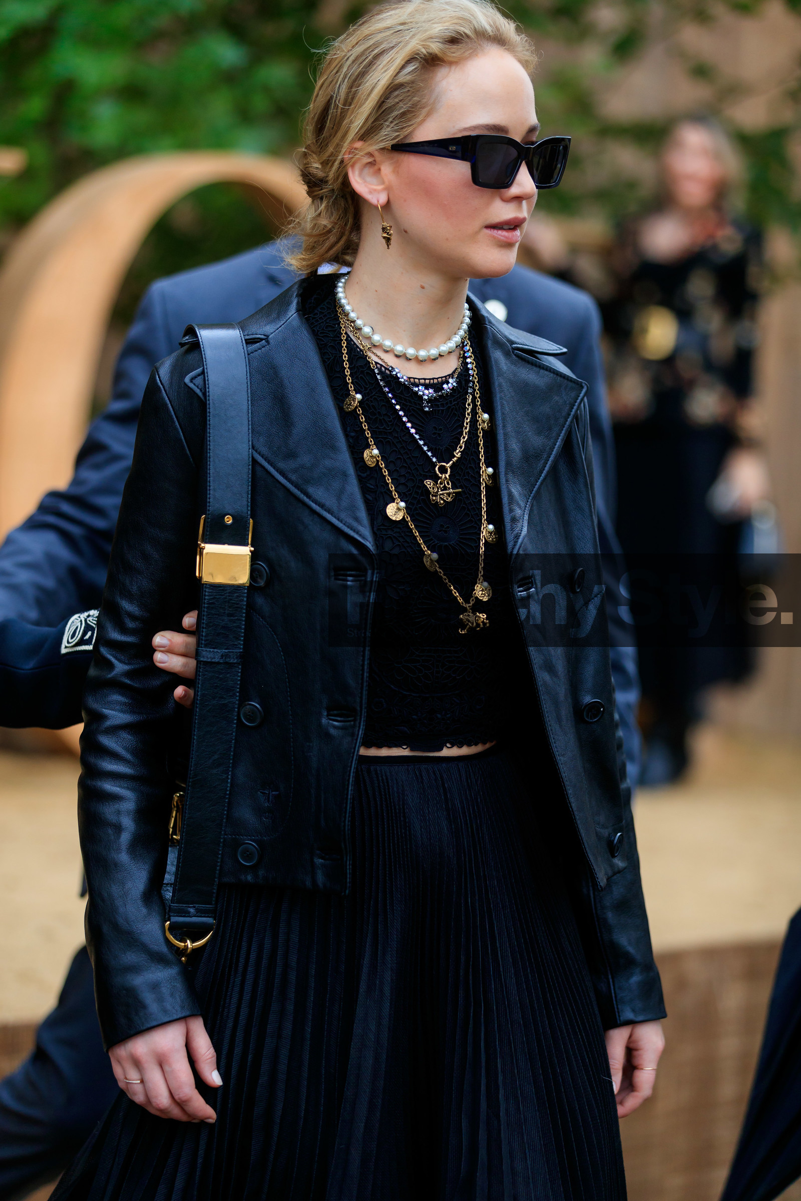 dior bag, dior earrings, dior skirt, dior top, dior total look, dior necklace, dior sunglasses, black total look, black leather bag, black leather jacket, black skirt, black top, black sunglasses, lace top, pleated skirt, multi necklace, long necklace, pearl necklace, charms necklace, animal charm necklace, animals charms necklace, cropped top, fashion week, frenchystyle, FW, jonathan paciullo, street style, SPRING SUMMER 2020, SS 20, PFW, PARIS, vertical, atmosphere details, detail
