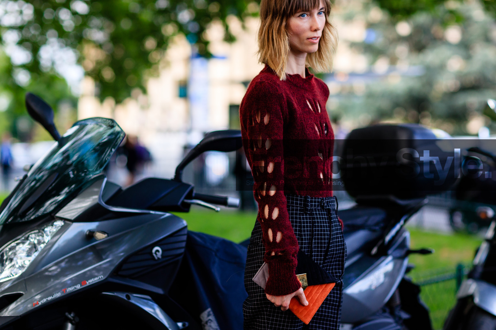 anya ziourova, atmosphere details, AUTUMN WINTER 2016-2017, AW 16-17, checked pants, detail, FALL WINTER 2016-2017, fashion week, frenchystyle, FW, FW 16-17, graphic clutch, graphic pants, HAUTE COUTURE, high waist, horizontal, jonathan paciullo, MENSWEAR, open work, PARIS, PFW, printed clutch, red sweater, street style, suede bag, trousers