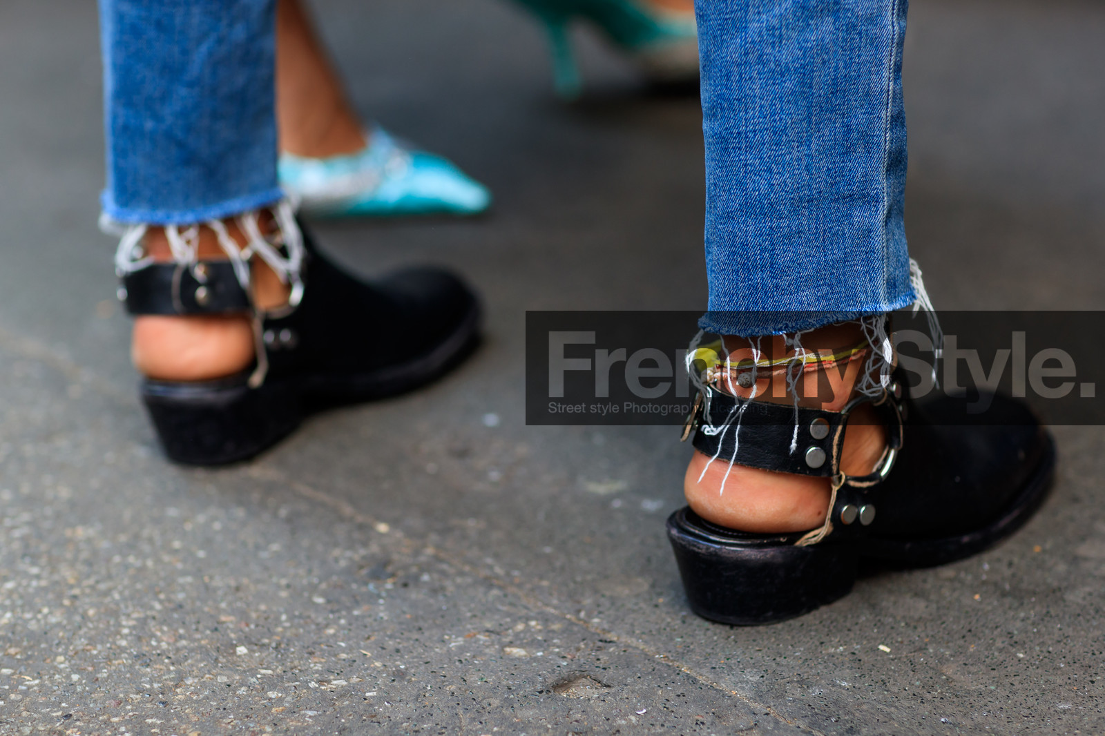 ada kokosar, atmosphere details, black shoes, blue denim, denim pants, detail, fashion week, frenchystyle, FW, horizontal, jeans, jonathan paciullo, leather shoes, MFW, MILAN, SPRING SUMMER 2018, SS 18, street style, trousers