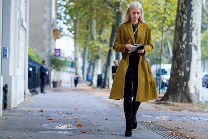 atmosphere details, black shoes, detail, fashion week, frenchystyle, FW, high boots, high heels, horizontal, jonathan paciullo, leather shoes, PARIS, PFW, SPRING SUMMER 2018, SS 18, street style, yellow coat