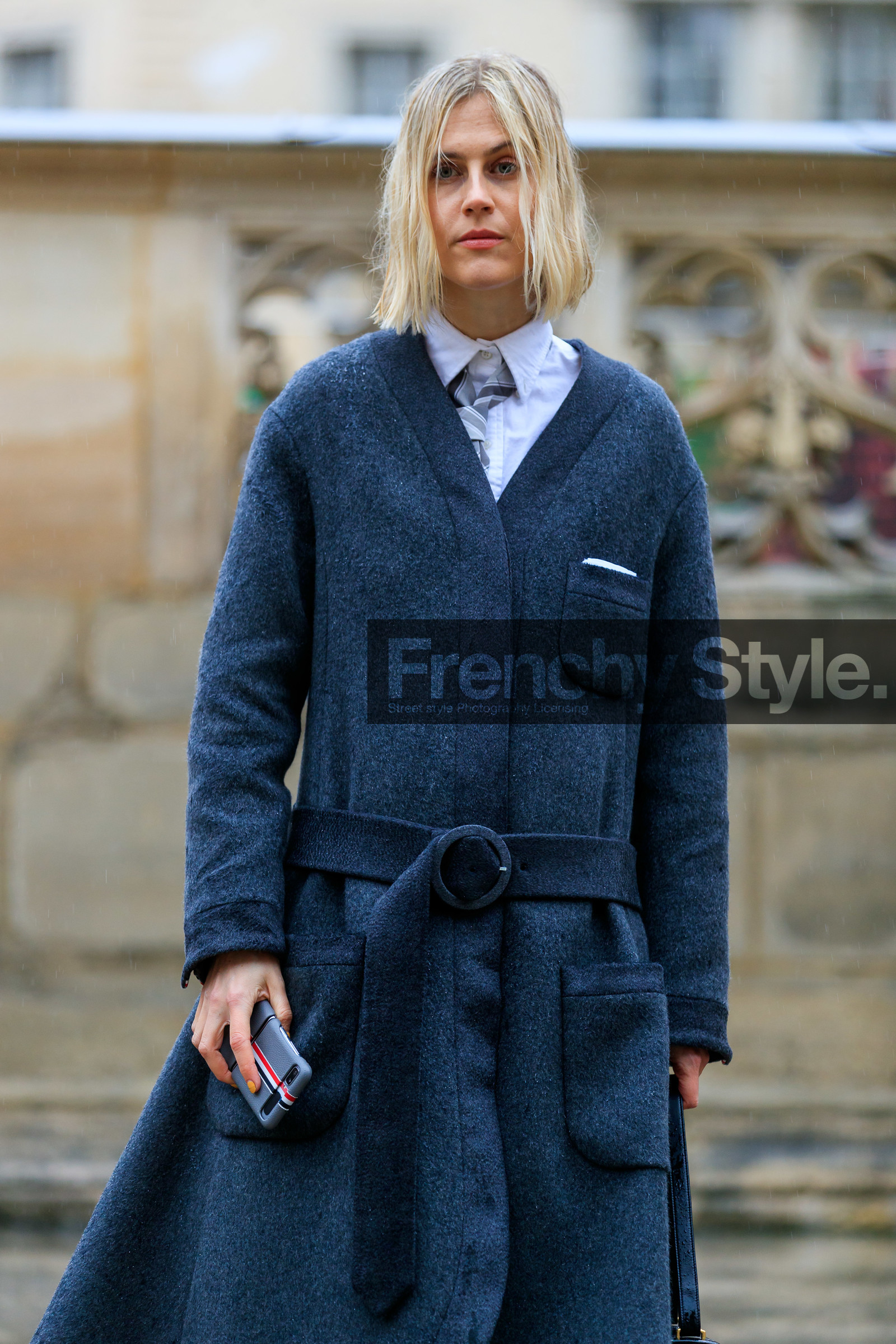 linda tol, dark grey coat, belted coat, white shirt, grey tie, striped tie, thom browne coat, thom browne look, thom browne shirt, thom browne tie, fashion week, frenchystyle, FW, jonathan paciullo, street style, PFW, PARIS, vertical, atmosphere details, detail