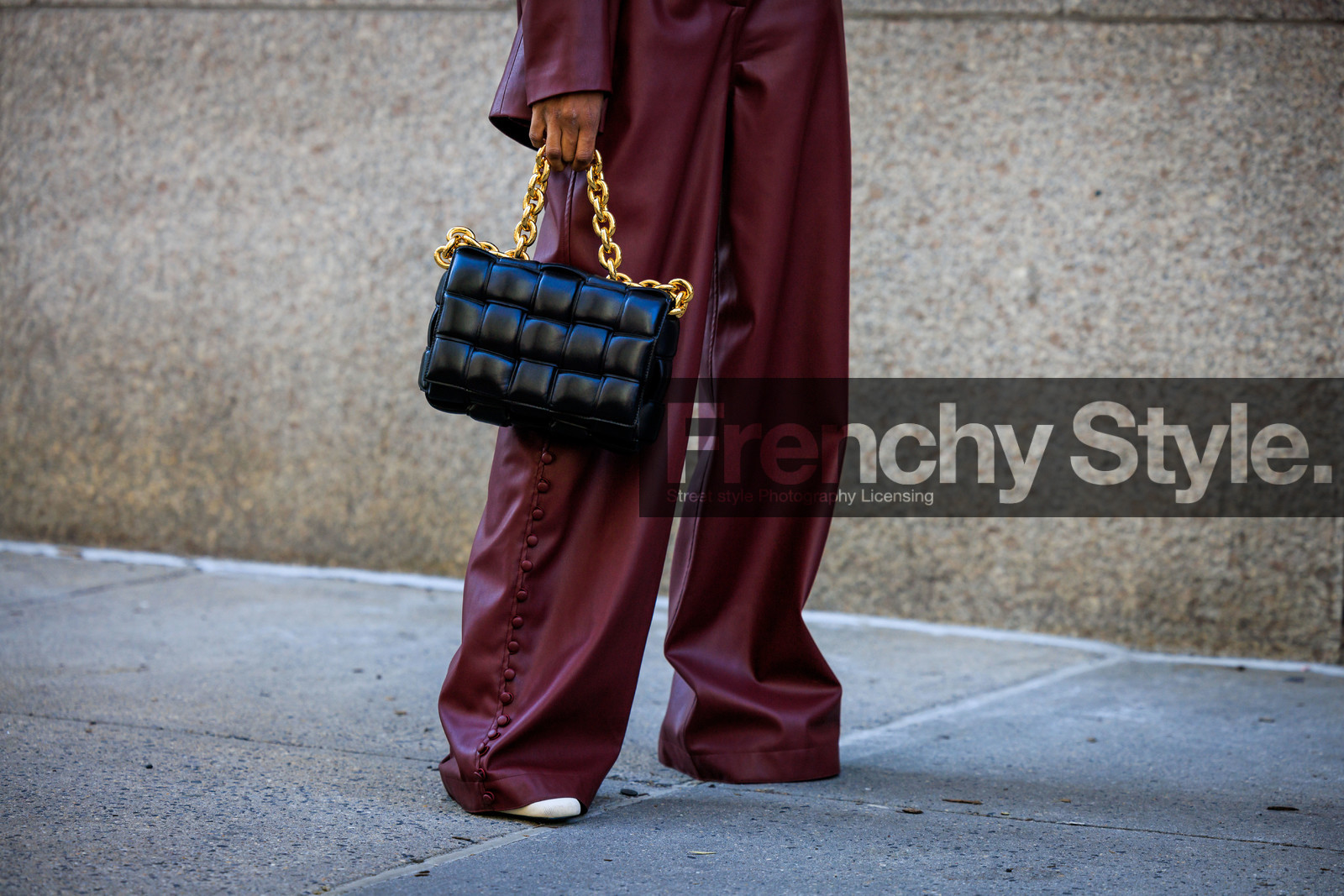 details, bottega veneta bag, bottega veneta, burgundy wide leg pants, fashion week, frenchystyle, FW, jonathan paciullo, street style, NYFW, NEW YORK, AUTUMN WINTER 2022-2023, FALL WINTER 2022_2023, FW 22-23, atmosphere details, horizontal