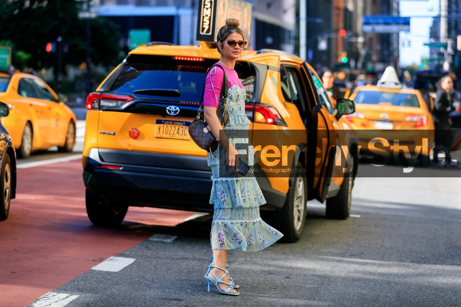 blue dress, blue shoes, brown bag, bun, floral, flowers, graphic bag, graphic dress, high heels, leather bag, leather shoes, louis vuitton, monogram, pink top, printed bag, printed dress, ruffles, sunglasses, thassia naves, fashion week, frenchystyle, FW, jonathan paciullo, street style, NEW YORK, NYFW, SPRING SUMMER 2020, SS 20, horizontal, atmosphere details, full length