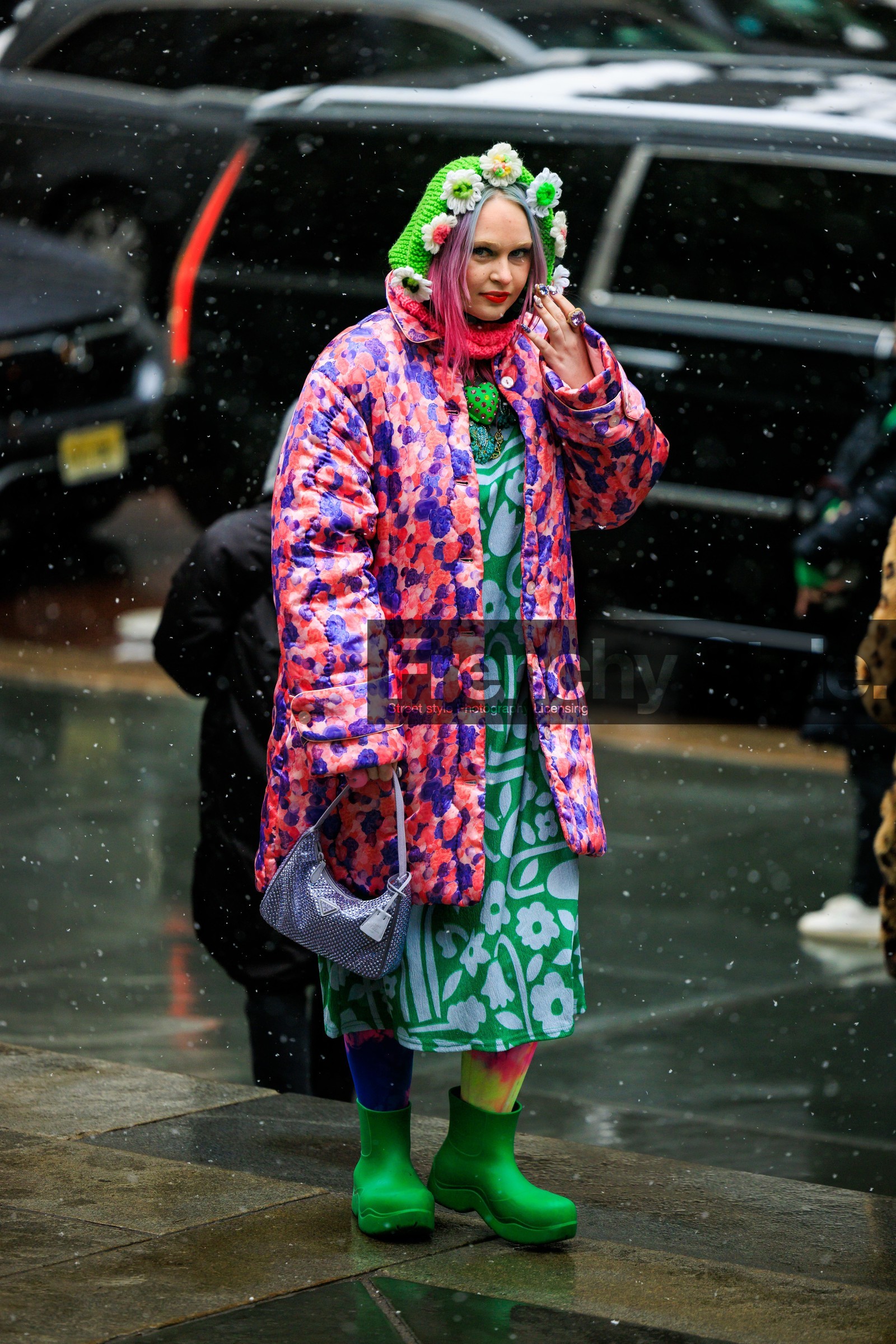 multicolor coat, multicolor jacket, studded prada bag, purple bag, mini purple bag, mini bag, prada remade, headpiece, flowered headpiece, bottega veneta boots, green bottega veneta sandals, bottega veneta puddle, green boots, multicolor leggins, green dress, printed midi dress, flowered dress, pink lipstick, prada bag, kristen bateman, fashion week, frenchystyle, FW, jonathan paciullo, street style, NYFW, NEW YORK, AUTUMN WINTER 2022-2023, FALL WINTER 2022_2023, FW 22-23, vertical, full length