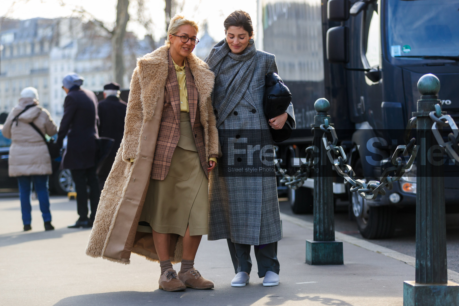 balenciaga, beige coat, beige fur, beige skirt, black bag, blazer, brown shoes, checked, Fur coat, fur shoes, graphic jacket, grey coat, grey scarf, grey shoes, leather bag, leather shoes, maison martin margiela, pink jacket, plaid, printed jacket, yellow shirt, street style, jonathan paciullo, FW, frenchystyle, fashion week, PFW, PARIS, AUTUMN WINTER 2018-2019, FALL WINTER 2018-2019, FW 18-19, horizontal, atmosphere details, full length, Irina Linovich