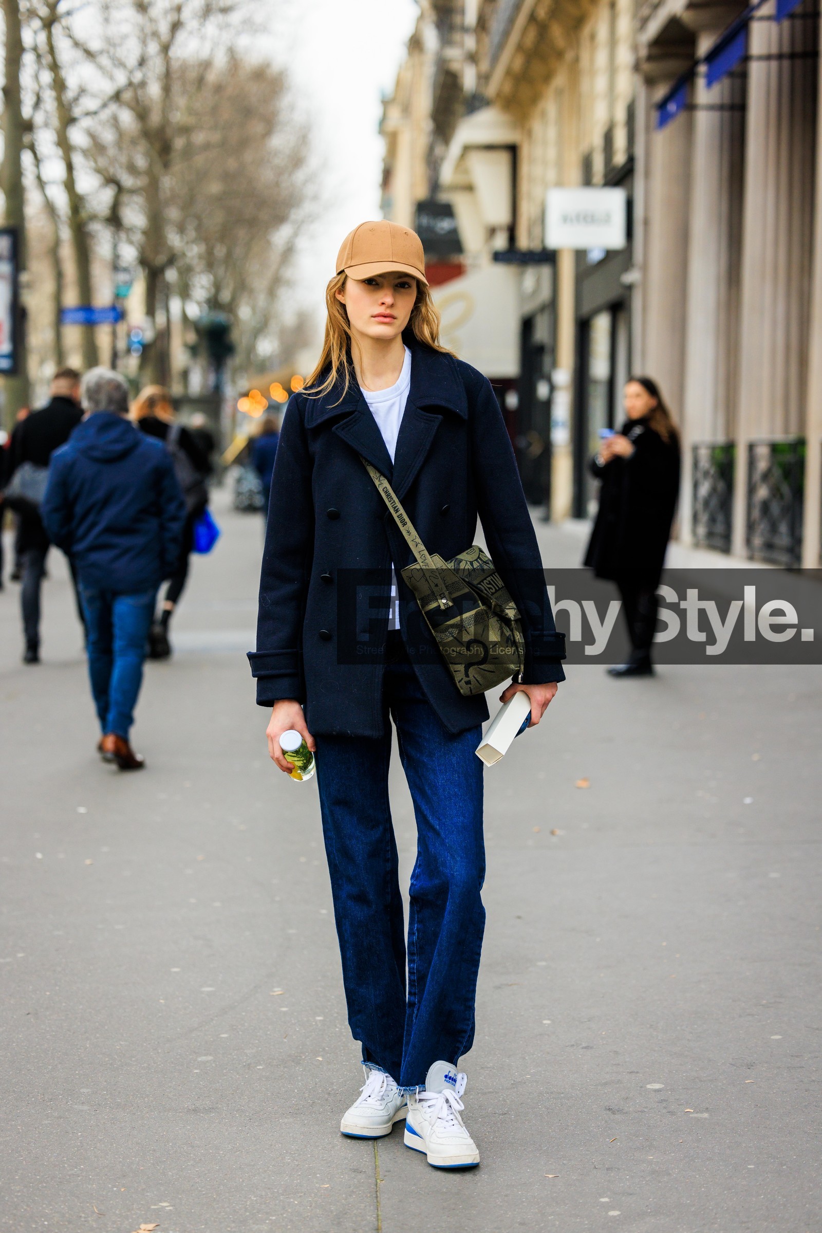 blue jeans, classic jeans, white sneakers, camel cap, blue coat, dior handbag, printed bag, kaki handbag, model, fashion week, frenchystyle, FW, jonathan paciullo, street style, AUTUMN WINTER 2022-2023, FALL WINTER 2022_2023, FW 22-23, PFW, PARIS, vertical, full length, crossbody bag, buttoned jacket
