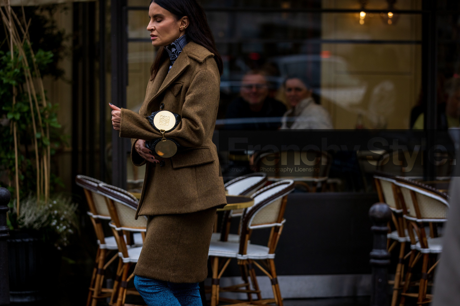 bag, black bag, bracelet bag, coat, khaki coat, khaki skirt, loewe bag, skirt, statement bag, wool coat, fashion week, frenchystyle, FW, jonathan paciullo, street style, PFW, PARIS, SPRING SUMMER 2022, SS 22, atmosphere details, horizontal