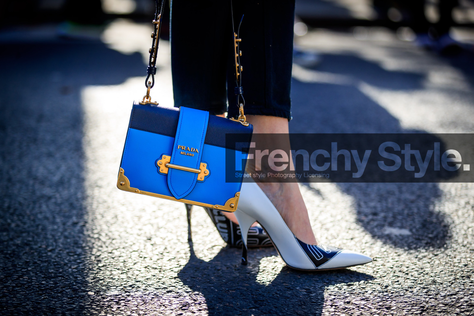 atmosphere details, AUTUMN WINTER 2017-2018, AW 17-18, black and white shoes, blue bag, detail, FALL WINTER 2017-2018, fashion week, frenchystyle, FW, FW 17-18, graphic shoes, high heels, horizontal, jonathan paciullo, leather bag, leather shoes, miu miu, PARIS, PFW, prada, printed shoes, street style, trousers