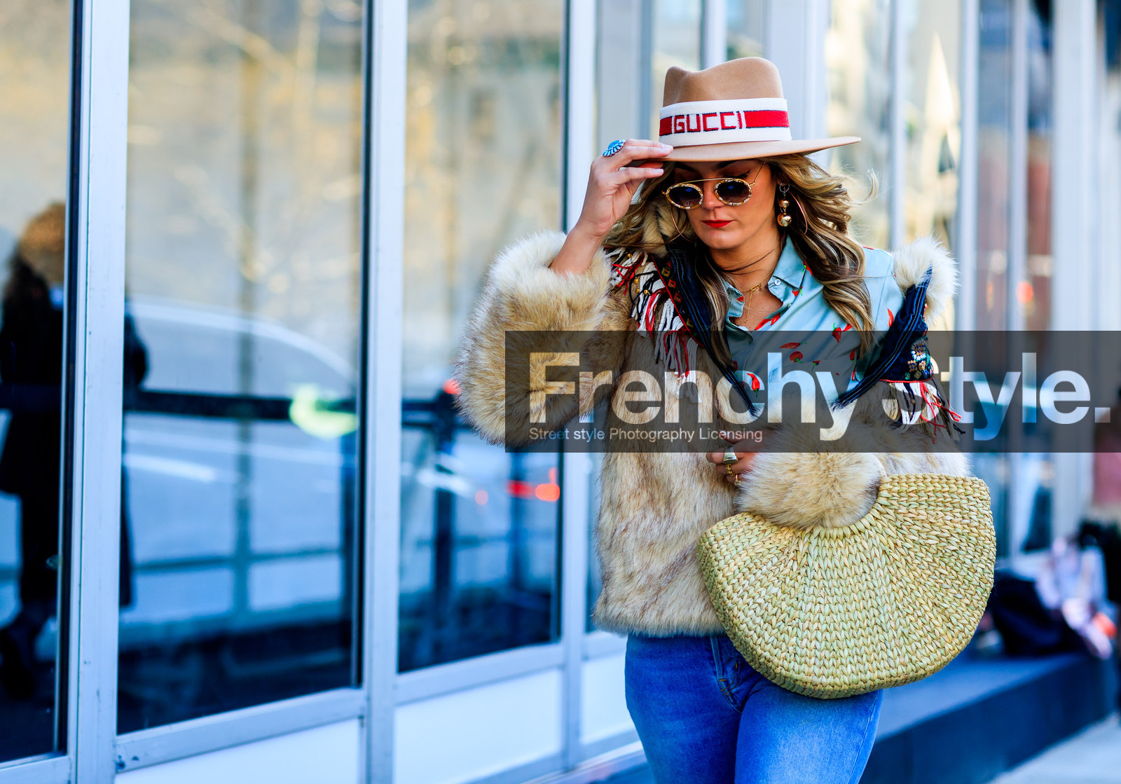 beige hat, blue denim, blue shirt, denim pants, fringes, fur jacket, gucci, jeans, natural fur, printed shirt, straw bag, sunglasses, trousers, street style, jonathan paciullo, FW, frenchystyle, fashion week, NYFW, NEW YORK, AUTUMN WINTER 2018-2019, AW 18-19, FALL WINTER 2018-2019, FW 18-19, atmosphere details, horizontal, detail
