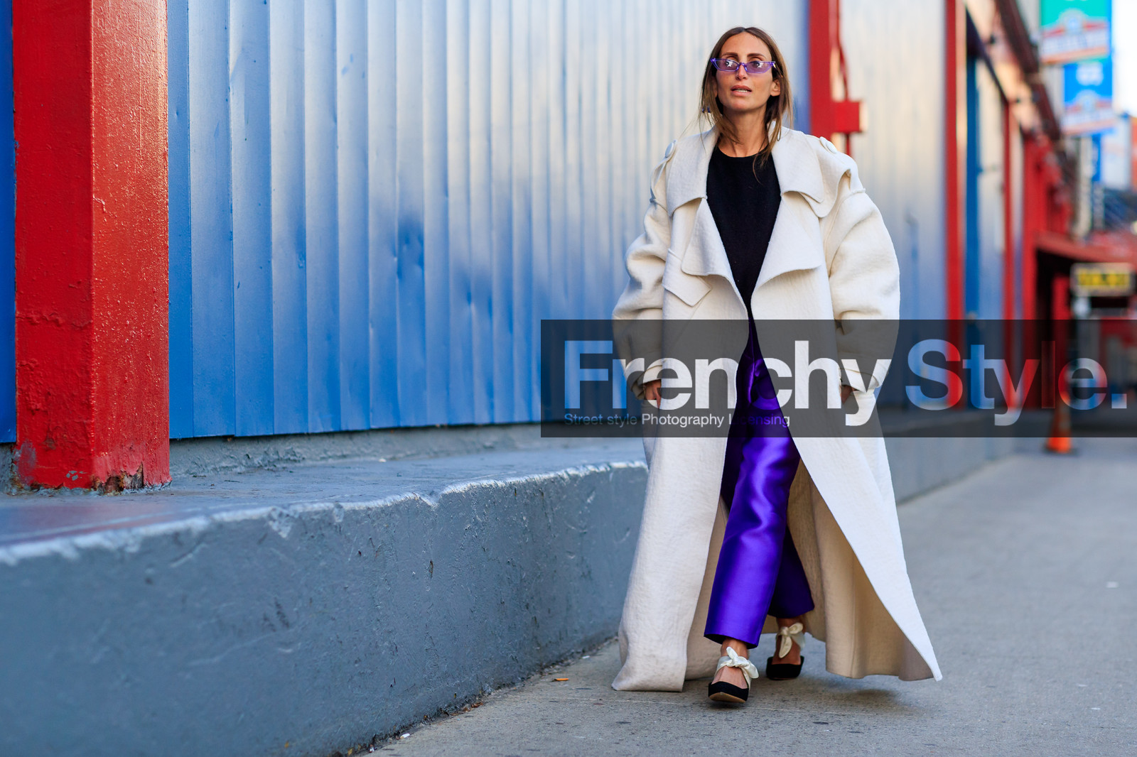 black and white shoes, black shoes, black top, leather shoes, purple pants, sunglasses, trousers, white coat, street style, jonathan paciullo, FW, frenchystyle, fashion week, NYFW, NEW YORK, AUTUMN WINTER 2018-2019, AW 18-19, FALL WINTER 2018-2019, FW 18-19, atmosphere details, horizontal, full length, chloe loulou de saison