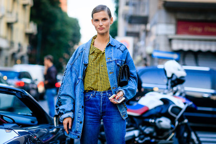 atmosphere details, black bag, blue denim, denim jacket, denim pants, detail, fashion week, frenchystyle, FW, horizontal, jeans, jonathan paciullo, leather bag, MFW, MILAN, model, polka dot, printed shirt, SPRING SUMMER 2017, SS 17, street style, trousers, yellow shirt