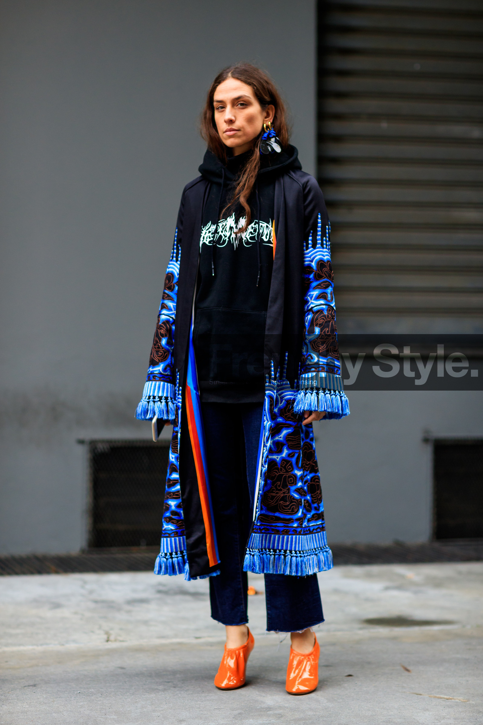 AUTUMN WINTER 2017-2018, AW 17-18, black coat, black sweater, blue coat, blue denim, denim pants, earrings, embroidered coat, embroideries, erika boldrin, FALL WINTER 2017-2018, fashion week, frenchystyle, full length, FW, FW 17-18, graphic coat, high heels, hoodie, jeans, jonathan paciullo, leather shoes, MFW, MILAN, orange shoes, printed coat, street style, trousers, vertical, vêtements