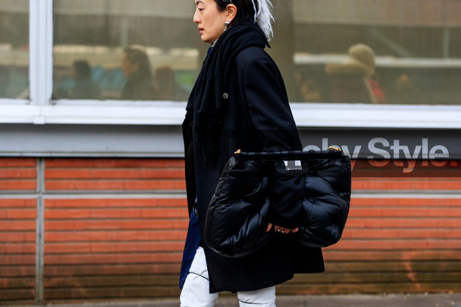black bag, black jacket, black scarf, earrings, leather bag, maison martin margiela, trousers, fashion week, frenchystyle, FW, jonathan paciullo, street style, PFW, PARIS, AUTUMN WINTER 2018-2019, FALL WINTER 2018-2019, FW 18-19, horizontal, atmosphere details