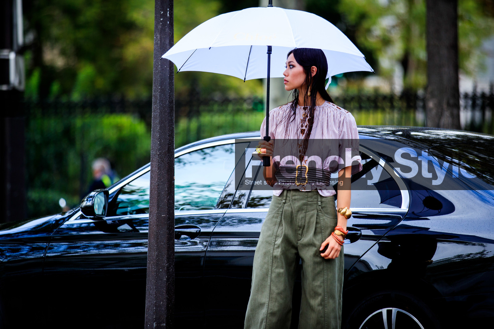 jade nguyen, kaki pants, loose pants, striped blouse, short sleeve blouse, belted blouse, hair details, make up, make up details, embroidered blouse, floral embroidered blouse, camel blouse, white blouse, brown leather belt, big belt, golden buckle belt, chloe blouse, chloe look, chloe pants, chloe belt, fashion week, frenchystyle, FW, jonathan paciullo, street style, PFW, PARIS, SPRING SUMMER 2021, SS 21, horizontal, atmosphere details, detail, model