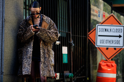 model, sora choi, leopard printed coat, fur coat, black leather jacket, black leather dress, beige coat, iphone, smartphone, fashion week, frenchystyle, FW, jonathan paciullo, street style, NYFW, NEW YORK, AUTUMN WINTER 2020-2021, FALL WINTER 2020-2021, FW 20-21, horizontal, atmosphere details, detail