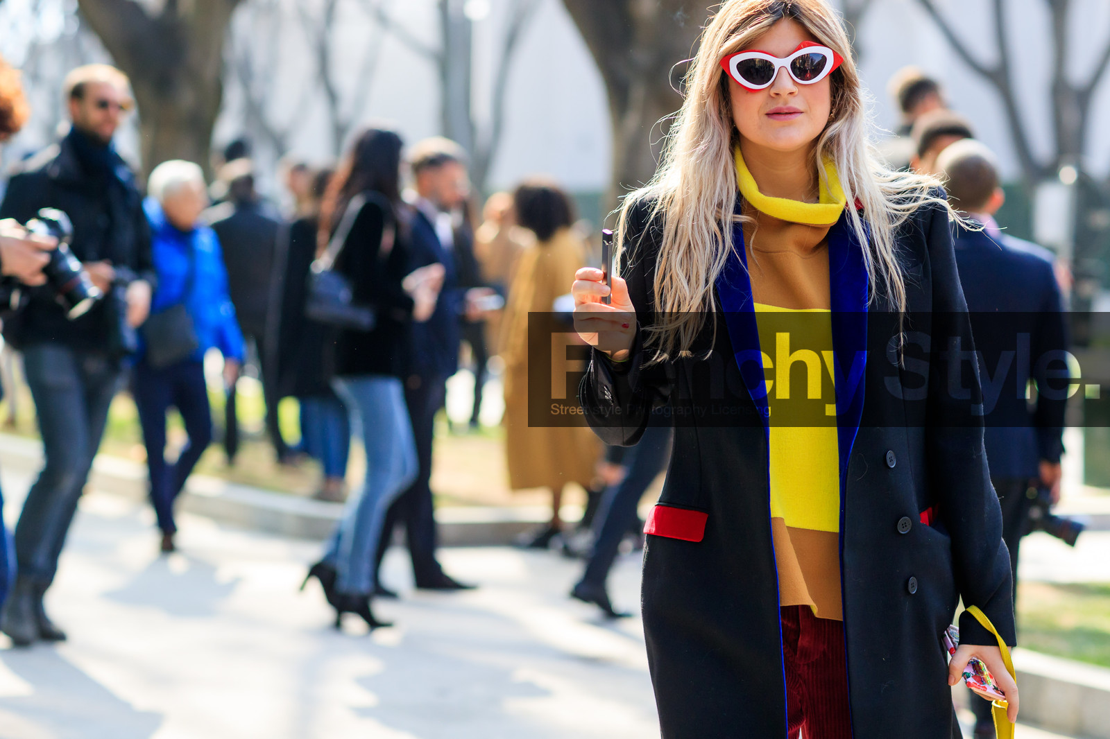 atmosphere details, AUTUMN WINTER 2017-2018, AW 17-18, black coat, detail, FALL WINTER 2017-2018, fashion week, frenchystyle, fun sunglasses, FW, FW 17-18, horizontal, jonathan paciullo, MFW, MILAN, street style, sunglasses, yellow top