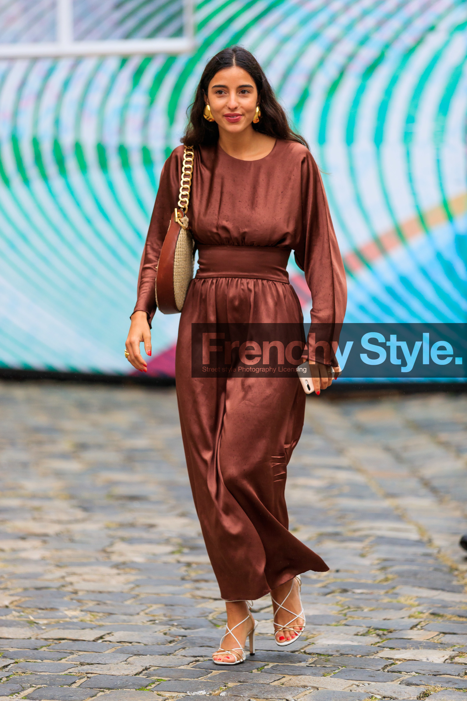 bettina looney, brown dress, long sleeves dress, long dress, silk dress, belted dress, loewe bag, shoulder bag, brown leather bag, golden earrings, big earrings, white leather sandals, high heels sandals, multi straps sandals, fashion week, frenchystyle, FW, jonathan paciullo, street style, PFW, PARIS, SPRING SUMMER 2020, SS 20, horizontal, full length