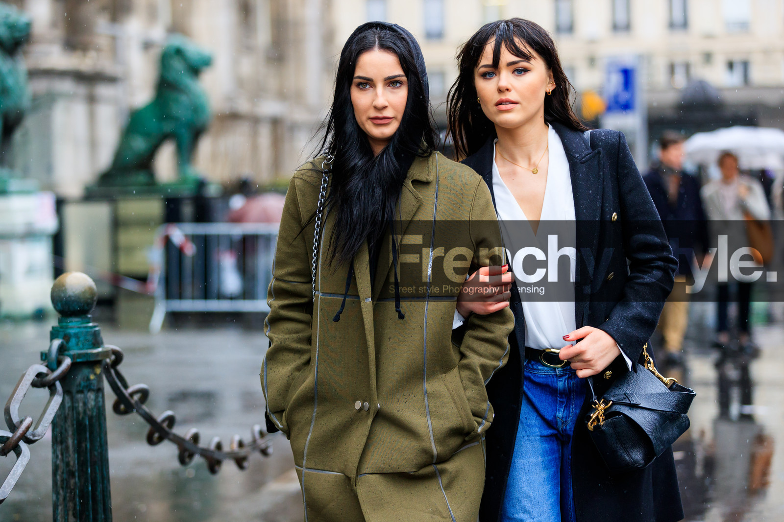 atmosphere details, AUTUMN WINTER 2017-2018, AW 17-18, black bag, black coat, black jacket, blue denim, denim pants, detail, FALL WINTER 2017-2018, fashion week, frenchystyle, FW, FW 17-18, green coat, hoodie, horizontal, jeans, jonathan paciullo, leather bag, PARIS, PFW, street style, trousers, white shirt