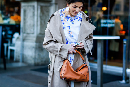atmosphere details, AUTUMN WINTER 2017-2018, AW 17-18, beige coat, brown bag, detail, FALL WINTER 2017-2018, fashion week, floral, flower, frenchystyle, FW, FW 17-18, horizontal, jonathan paciullo, leather bag, loewe, MFW, MILAN, printed dress, street style, trench coat, white dress