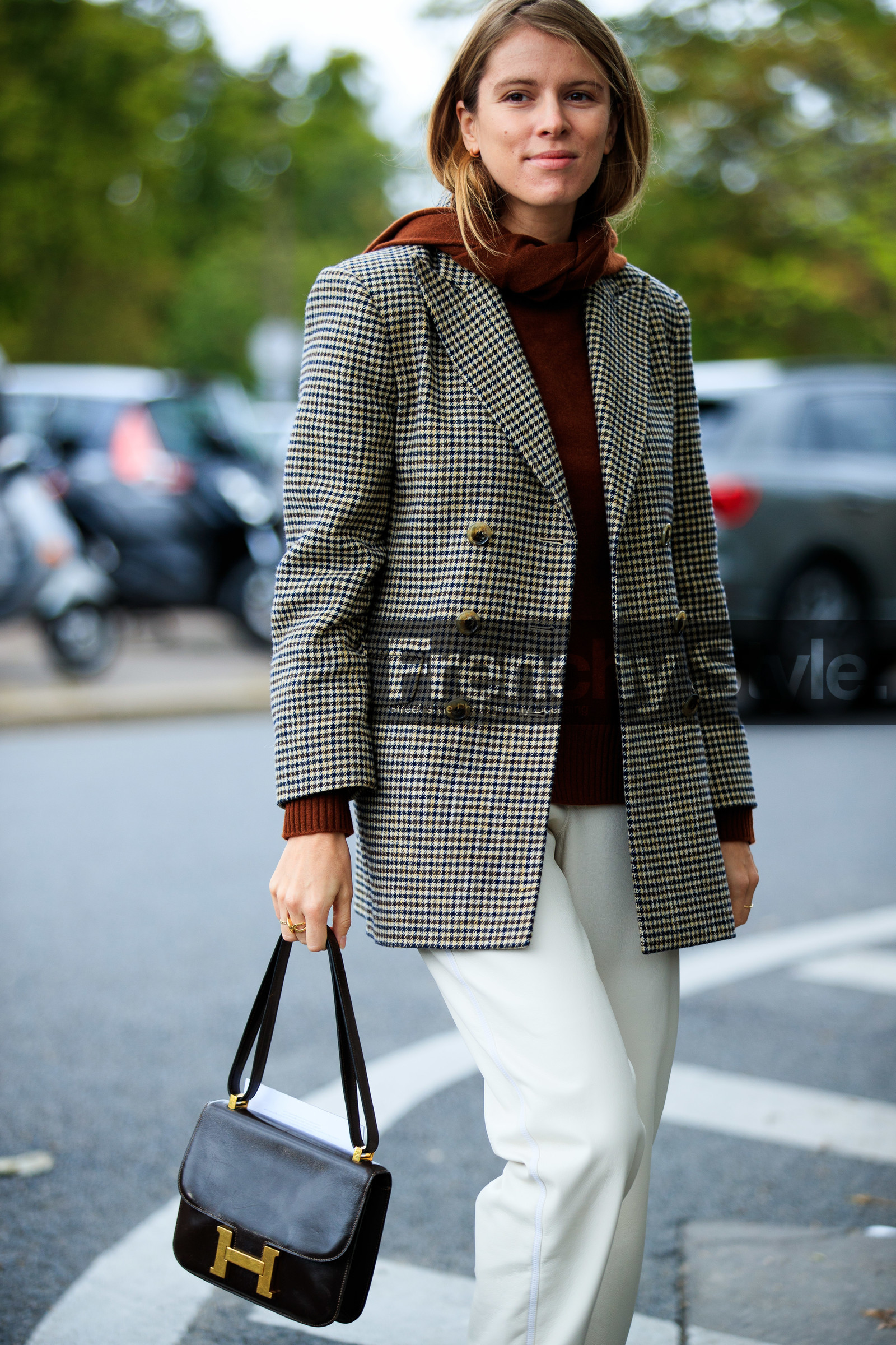monica ainley, brown hoodie, white leather pants, black leather bag, constance hermes bag, hermes bag, checked jacket, beige jacket, brown jacket, hoodie, knit hoodie, fashion week, frenchystyle, FW, jonathan paciullo, street style, PFW, PARIS, SPRING SUMMER 2021, SS 21, vertical, atmosphere details, detail