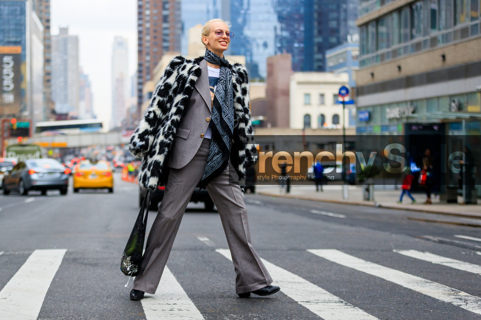 black and white, black bag, blazer, fur jacket, graphic jacket, graphic suit, grey jacket, grey pants, grey suit, leather bag, leather shoes, over the shoulder, printed jacket, printed scarf, printed suit, trousers, white t shirt, street style, jonathan paciullo, FW, frenchystyle, fashion week, NYFW, NEW YORK, AUTUMN WINTER 2018-2019, AW 18-19, FALL WINTER 2018-2019, FW 18-19, atmosphere details, horizontal, full length, model, lili sumner