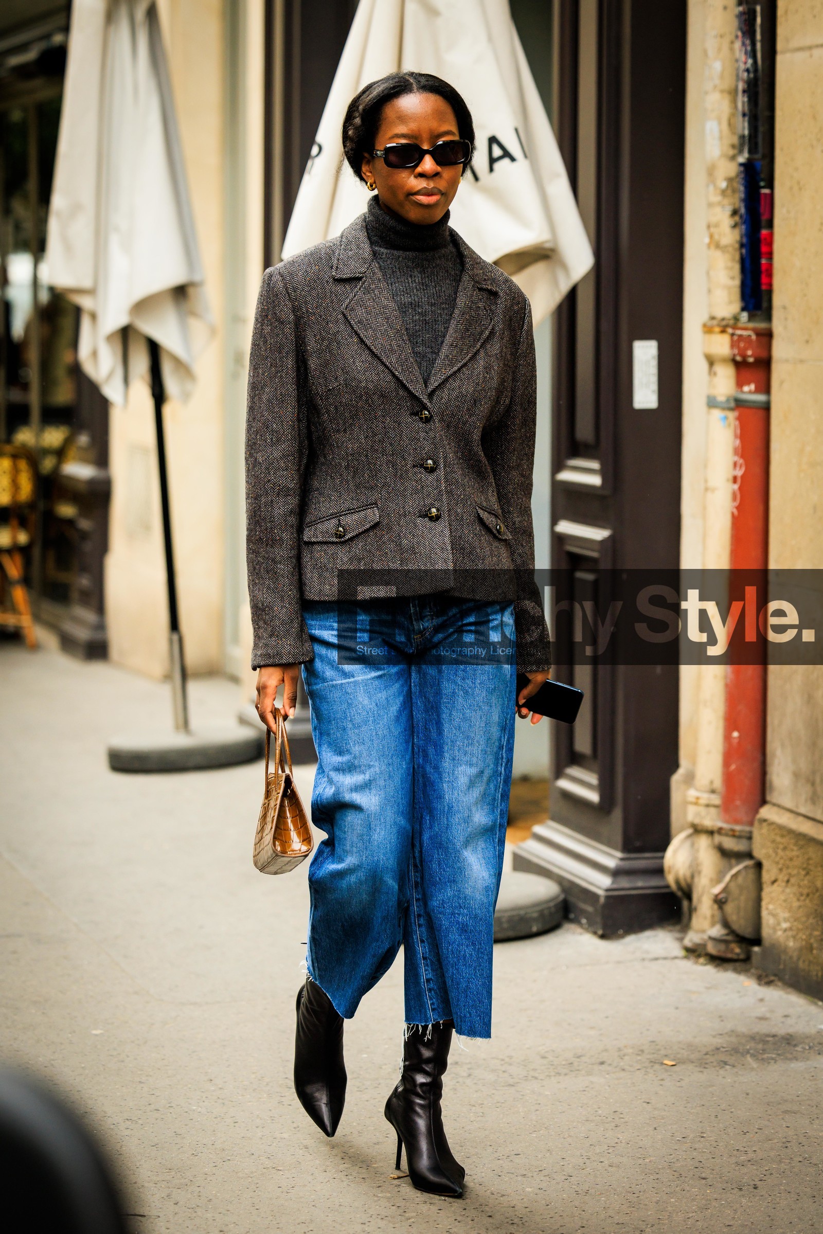 black boots, heeled boots, leather boots, black sunglasses, straight cut jeans, classic jeans, mini handbag, leather handbag, grey blazer, grey turtle necka, buttoned blazer, knitted top, fashion week, frenchystyle, FW, jonathan paciullo, street style, AUTUMN WINTER 2022-2023, FALL WINTER 2022_2023, FW 22-23, PFW, PARIS, vertical, full length