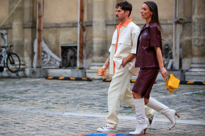 alice barbier, alice & j.s, JS roques, burgundy leather bermuda shorts, burgundy leather shirt, short sleeves shirt, white leather boots, high boots, high heels boots, yellow leather bag, hand bag, acne studios bag, white shirt, white pants, orange shirt, sheer shirt, organza shirt, vans shoes, white sneakers, geometrical printed shoes, PARIS, PFW, fashion week, frenchystyle, FW, jonathan paciullo, street style, SPRING SUMMER 2021, SS 21, horizontal, atmosphere details, full length