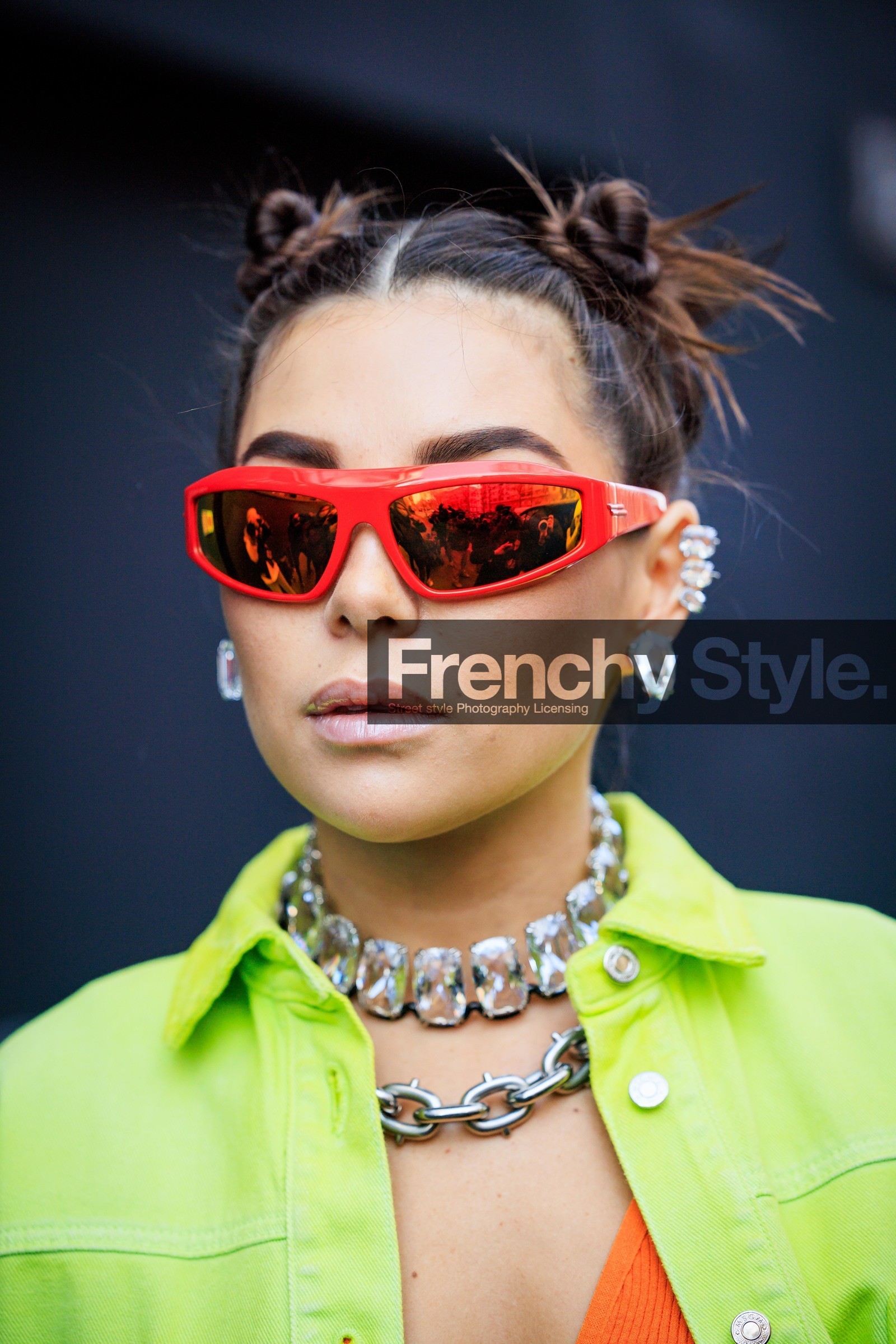 red sunglasses, silver choker, studs choker, hair bows, 90S look, silver stones, silver earrings, studs, silver choker, nude make up, karina nigay, fashion week, frenchystyle, FW, jonathan paciullo, street style, vertical, atmosphere details, detail