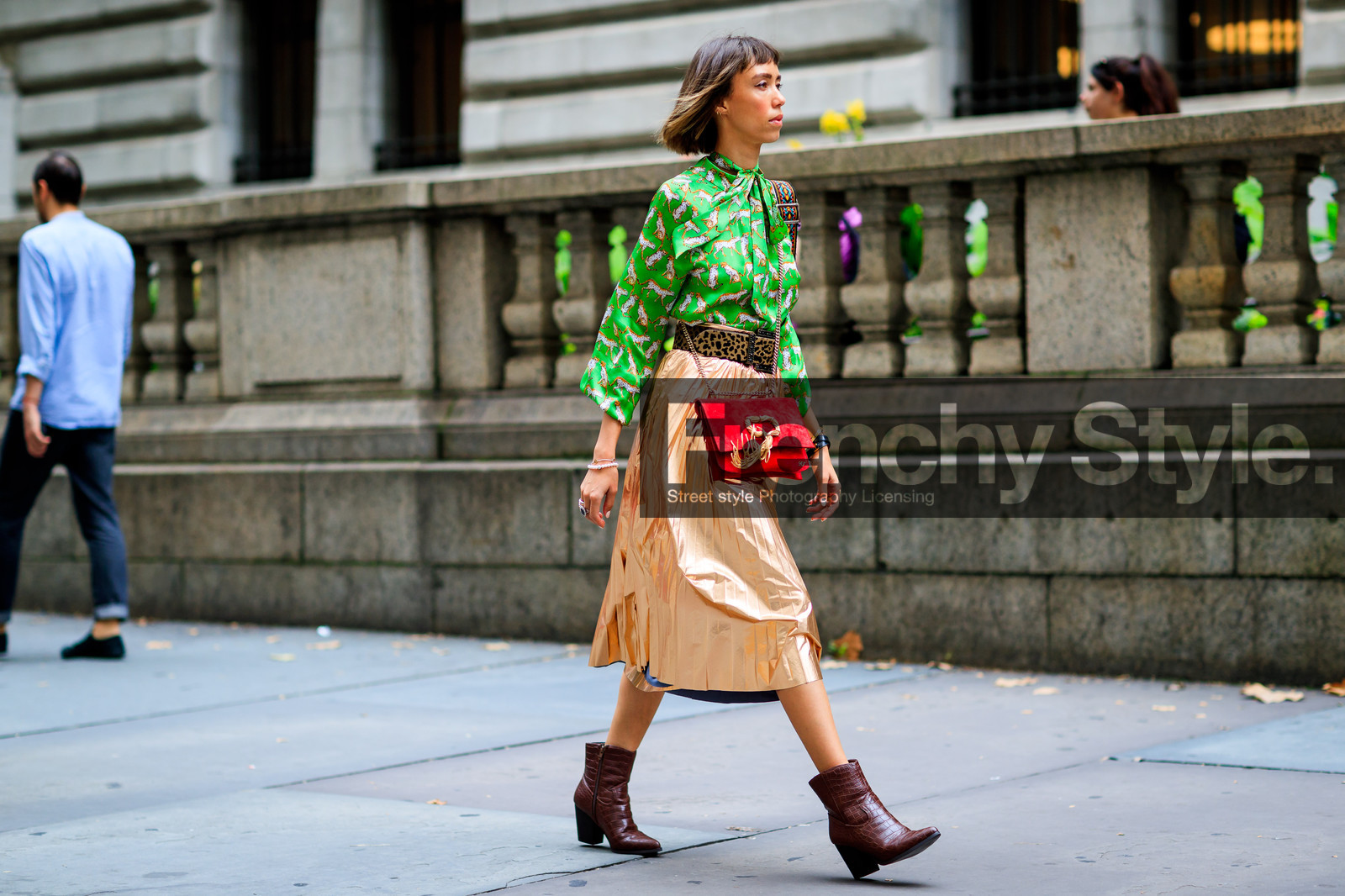 animal print, bow collar, brown boot, golden skirt, green shirt, high heels, leather bag, leather shoes, leopard, pleated skirt, printed shirt, red bag, roger vivier, shiny skirt, fashion week, frenchystyle, FW, jonathan paciullo, street style, NYFW, NEW YORK, SPRING SUMMER 2019, SS 19, atmosphere details, horizontal, full length