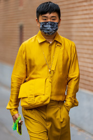 Declan Chan, facial mask, fendi bag, menswear, monochrome, smartphone, yellow look, yellow monochrome, fashion week, frenchystyle, FW, jonathan paciullo, street style, MFW, MILAN, SPRING SUMMER 2022, SS 22, vertical, atmosphere details, detail