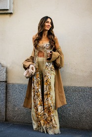 silk pants, pistachio green pants, flared pants, pouch bag, beige baggy trousers, brown trench, tamara kalinic, street style, jonathan paciullo, FW, frenchystyle, fashion week, MFW, MILAN, FALL WINTER 2022_2023, AUTUMN WINTER 2022-2023, FW 22-23, vertical, full length