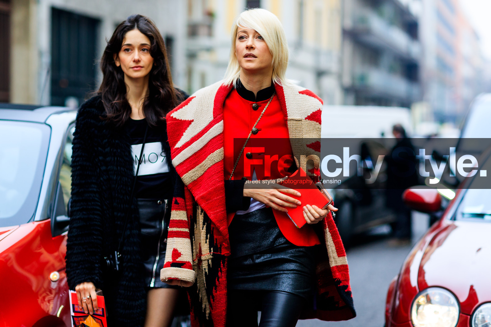 atmosphere details, AUTUMN WINTER 2017-2018, AW 17-18, black leggings, black pants, detail, FALL WINTER 2017-2018, fashion week, frenchystyle, FW, FW 17-18, horizontal, jonathan paciullo, leather bag, leather pants, MFW, MILAN, over the shoulder, peruvian, printed coat, red coat, red jacket, street style, trousers