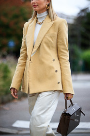 xenia adonts, light yellow jacket, beige jacket, white pullover, white pants, satin pants, turtleneck pullover, loose pants, hermes jacket, golden necklace, golden earrings, golden ring, multi earrings, big chain necklace, brown leather bag, hermes bag, kelly hermes bag, hoop earrings, mini hoop earrings, diamond earrings, white total look, beige total look, fashion week, frenchystyle, FW, jonathan paciullo, street style, PFW, PARIS, SPRING SUMMER 2021, SS 21, vertical, atmosphere details, detail