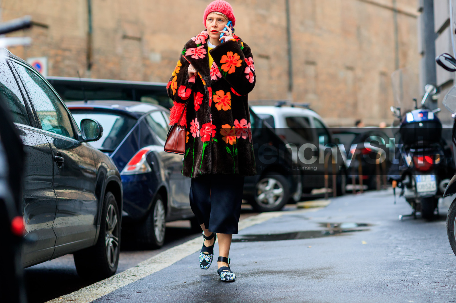 black fur coat, black pants, floral, flowers, Fur coat, graphic jacket, leather bag, leather shoes, pink beanie, printed jacket, printed shoes, red bag, trousers, fashion week, frenchystyle, FW, jonathan paciullo, street style, MFW, MILAN, AUTUMN WINTER 2018-2019, FALL WINTER 2018-2019, FW 18-19, horizontal, atmosphere details, full length, elisa nalin