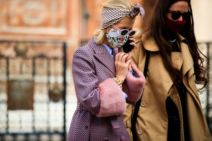 pink coat, fur coat, hair scarf, geometrical printed coat, geometrical printed scarf, pink sunglasses, round shape sunglasses, celine sunglasses, covid face mask, PARIS, PFW, fashion week, frenchystyle, FW, jonathan paciullo, street style, SPRING SUMMER 2021, SS 21, horizontal, atmosphere details, detail