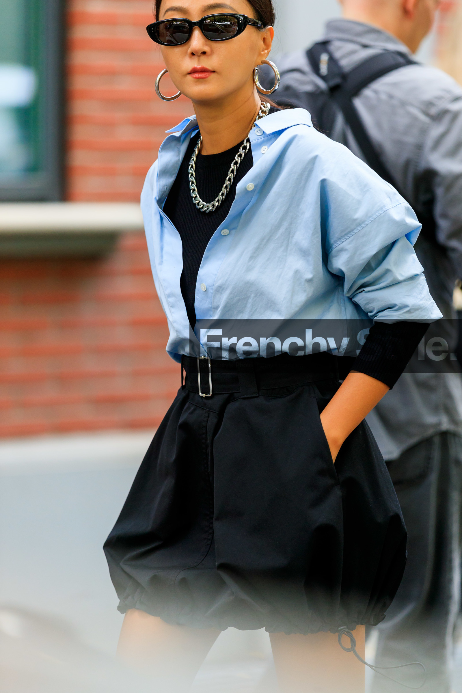 jiyoung kim, black top, black shirt, black sunglasses, silvered earrings, silver necklace, chain necklace, big chain necklace, hoop earrings, long sleeves shirt, long sleeves top, light blue shirt, mini skirt, belted skirt, fashion week, frenchystyle, FW, jonathan paciullo, street style, vertical, atmosphere details, detail, MFW, MILAN, SPRING SUMMER 2020, SS 20