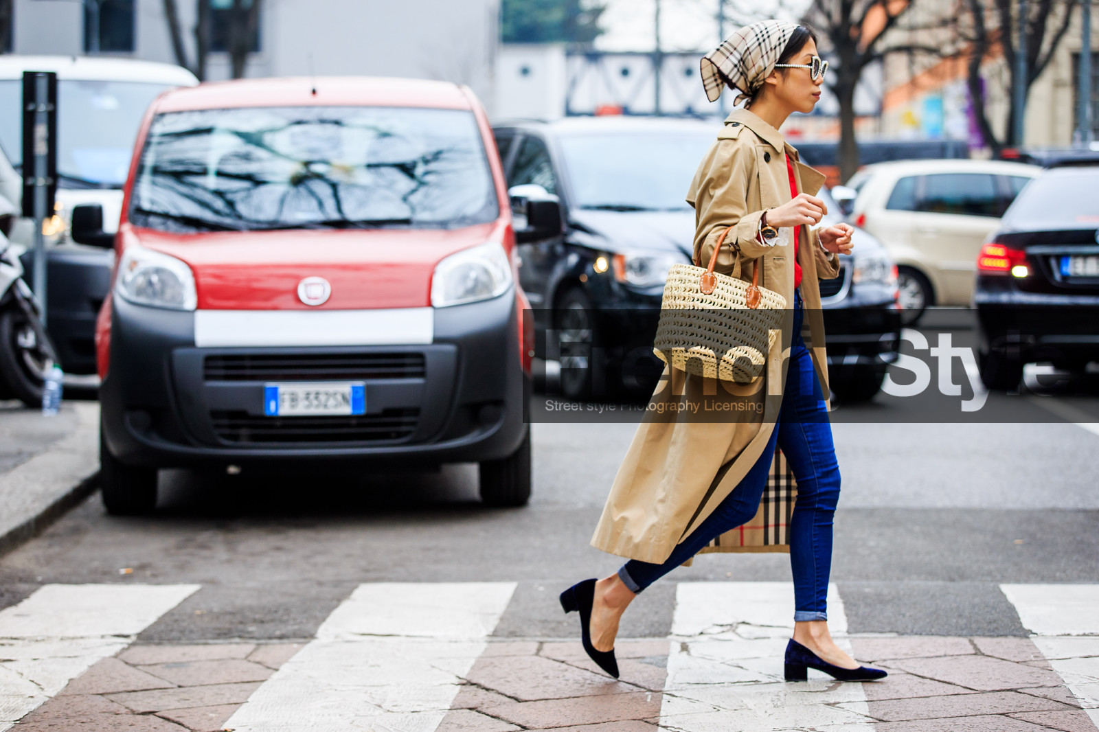 atmosphere details, AUTUMN WINTER 2016-2017, AW 16-17, basket, beige coat, beige scarf, blue denim, blue shoes, burberry, denim pants, FALL WINTER 2016-2017, fashion week, frenchystyle, full length, FW, FW 16-17, headband, horizontal, jeans, jonathan paciullo, LFW, LONDON, MENSWEAR, oksana on, printed scarf, street style, sunglasses, trench coat, trousers